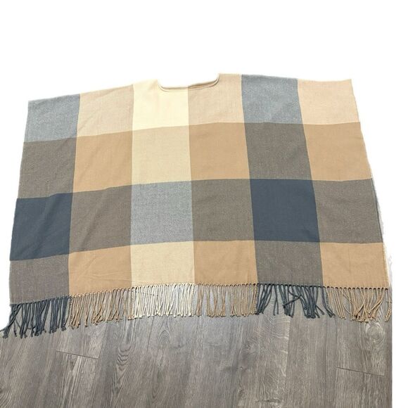 A New Day Poncho Flannel Fringe Plaid Women’s OS Cream Tan Brown Gray. - Picture 3 of 11